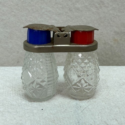 Salt and pepper shakervintage - pepper,