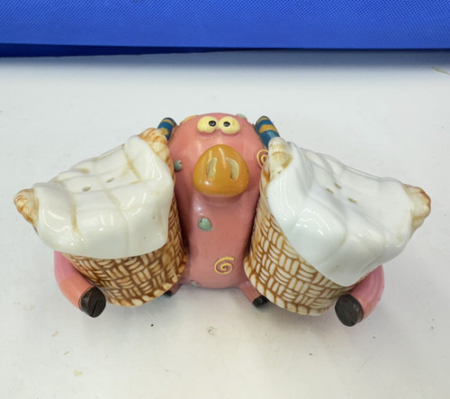 Salt pepper shakers kitschy - salt,